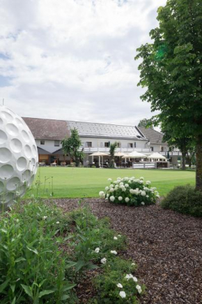 Отель OG's Golf Lodge  Нойхофен-На-Кремсе